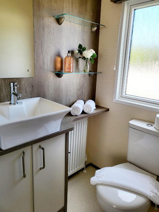 Luxury Woodland Retreat Holiday Home - Shorefield Country Park Downton  Экстерьер фото