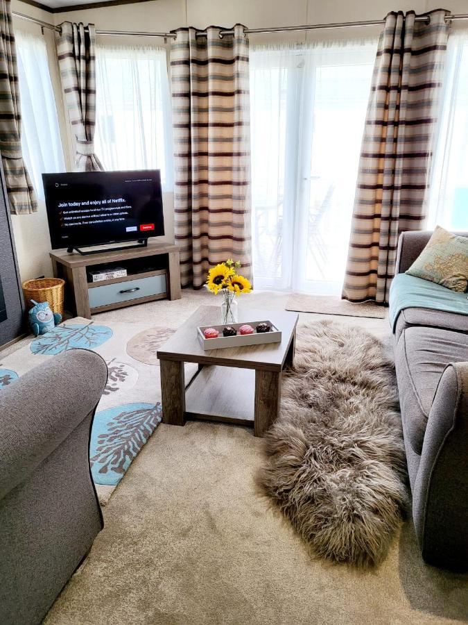 Luxury Woodland Retreat Holiday Home - Shorefield Country Park Downton  Экстерьер фото